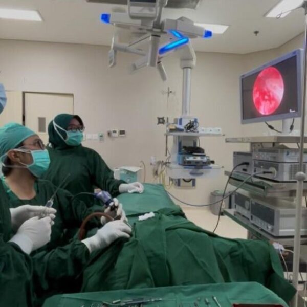 Prosedur timpanoplasti endoskopi melalui lubang telinga